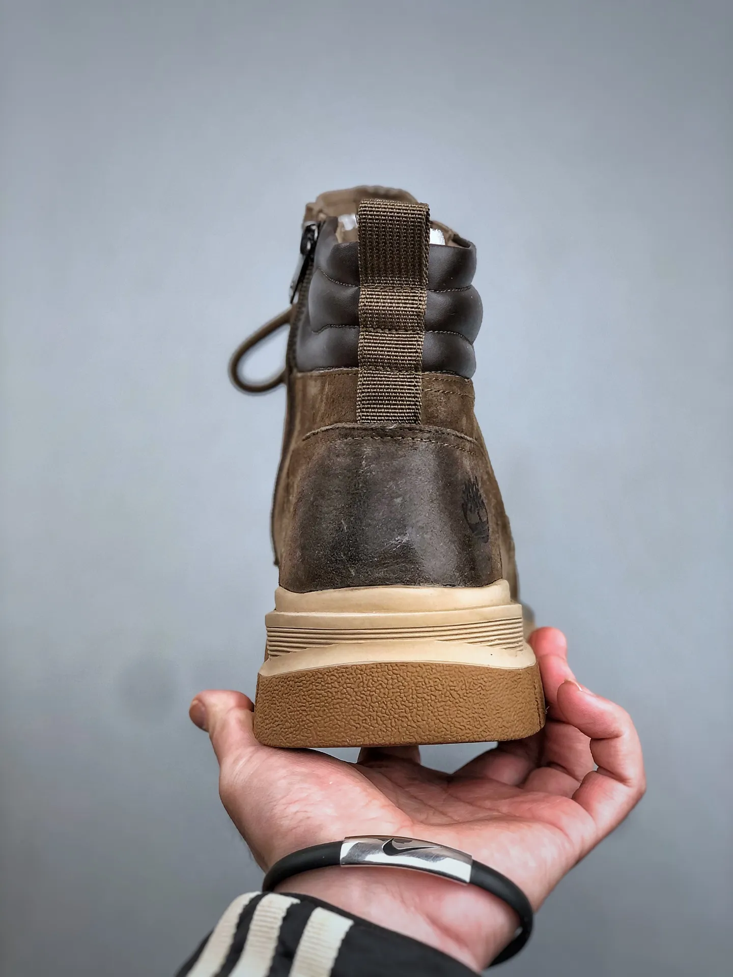 Welfare special price💰480 Timberland Timberland/Timberland new autumn and winter products (plush lining🔥warm and heat-locking) autumn and winter must-have outdoor casual rhubarb boots series #Guangdong Dachang quality original box original packaging fashion trend matching the fabric is made of Italian 🇮🇹 top frosted fine-grained cowhide with anti-odor and anti-corrosion genuine leather latex insoles. The outsole and hardware are all made from raw materials of the original factory. They are the same as the original Goodyear never-opening process. Good products do not kill pigs. The quality of the first order is strictly controlled. Exclusively released on the entire network. There is no doubt about the quality. The whole set of official website unified packaging gives you a perfect wearing experience. The quality is exquisite and durable. A must-have for sportsmen. Specially designed to prevent handsomeness. High-quality and first-class foot feel. Specially used for outdoor cold protection this winter. Daily casual matching. Size: 38 39 40 41 42 43 44 (leather shoe size)